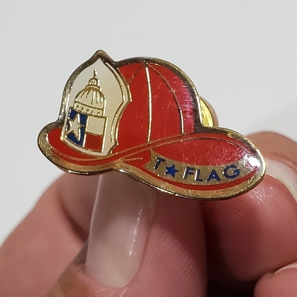 Texas Firefighter red Firemans hat pinback pin Goldtone metal enamel - Picture 3 of 4